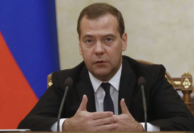 «Άσκοπες οι απόπειρες άσκησης πίεσης στη Ρωσία» λέει ο Μεντβέντεφ